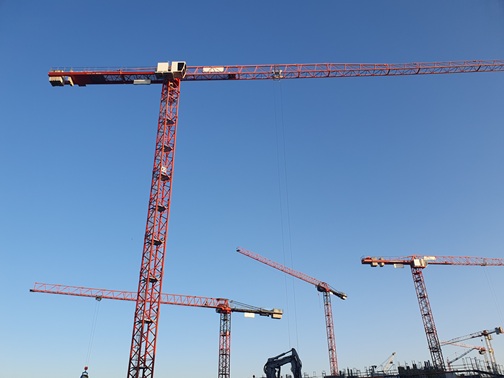 Baustelle mit Kränen